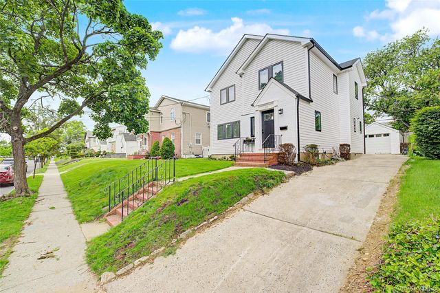 105 Moore Street, New Hyde Park, NY 11040