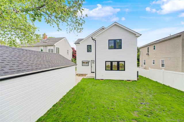 105 Moore Street, New Hyde Park, NY 11040