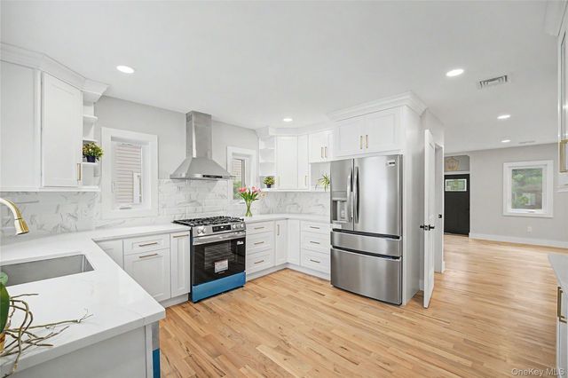105 Moore Street, New Hyde Park, NY 11040