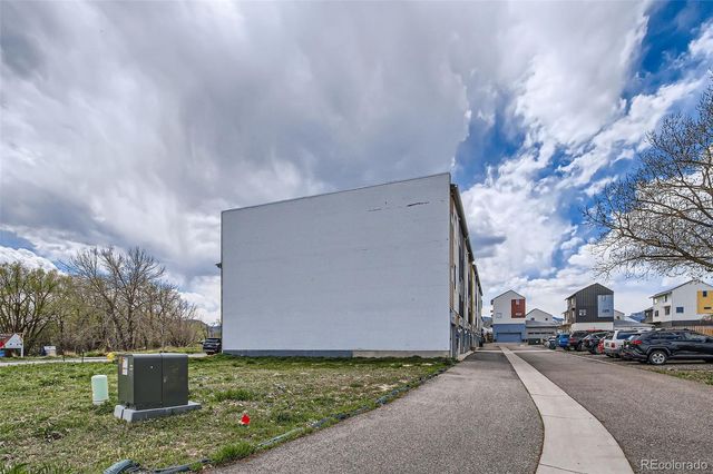 15007 W 68th Place, Arvada, CO 80007