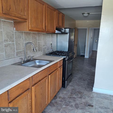 2805 SUNSET DR, Baltimore, MD 21223