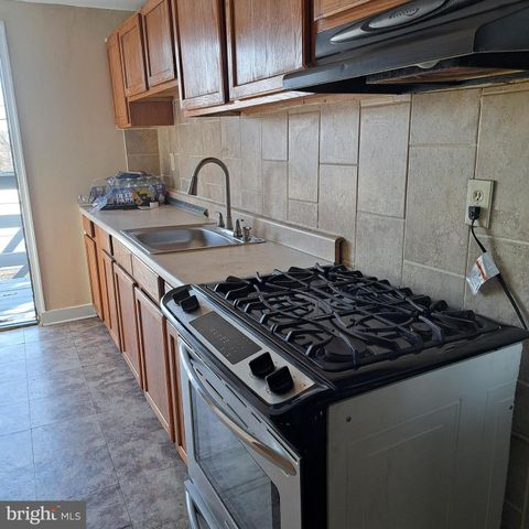 2805 SUNSET DR, Baltimore, MD 21223