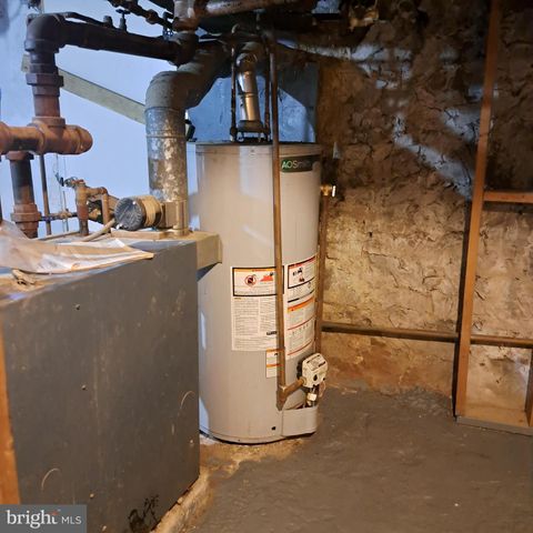 2805 SUNSET DR, Baltimore, MD 21223