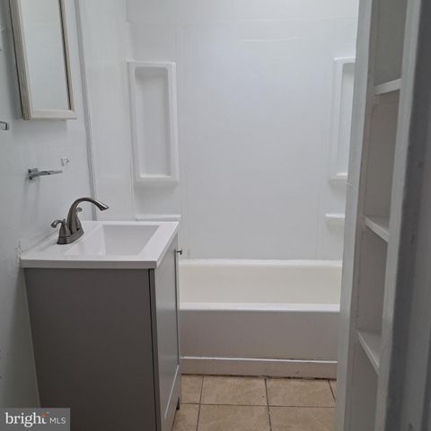 2805 SUNSET DR, Baltimore, MD 21223