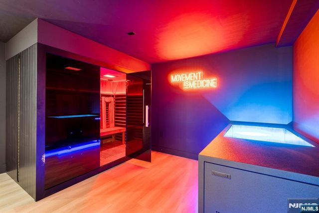 8 Flintlock Court, Totowa, NJ 07512