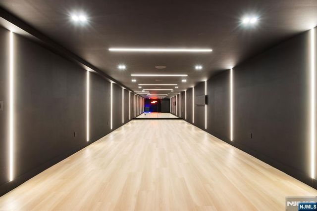 8 Flintlock Court, Totowa, NJ 07512