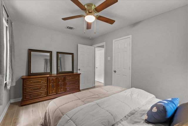 2806 4th Avenue N, Texas City, TX 77590