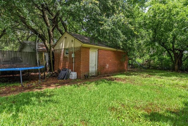 2806 4th Avenue N, Texas City, TX 77590