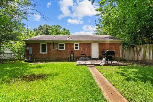 2806 4th Avenue N, Texas City, TX 77590