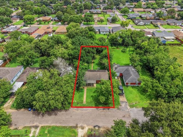 2806 4th Avenue N, Texas City, TX 77590