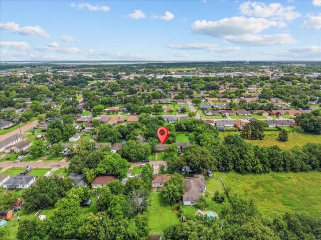 2806 4th Avenue N, Texas City, TX 77590