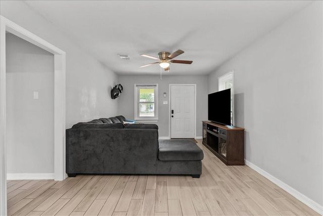 2806 4th Avenue N, Texas City, TX 77590