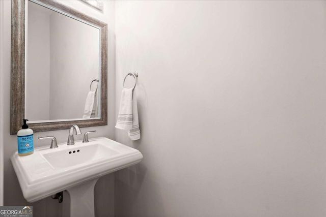 2015 Chelton Way SE, Smyrna, GA 30080