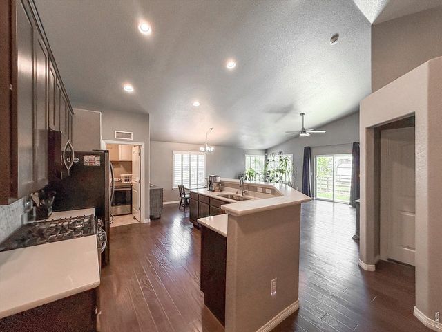 902 Canyonlands St, Berthoud, CO 80513