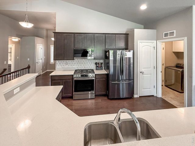 902 Canyonlands St, Berthoud, CO 80513