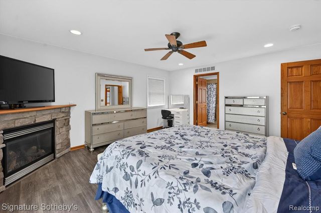 3341 Newton Road, Commerce Twp, MI 48382