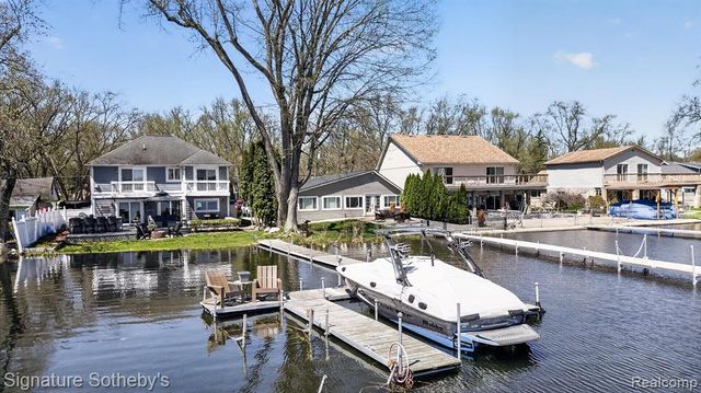 3341 Newton Road, Commerce Twp, MI 48382