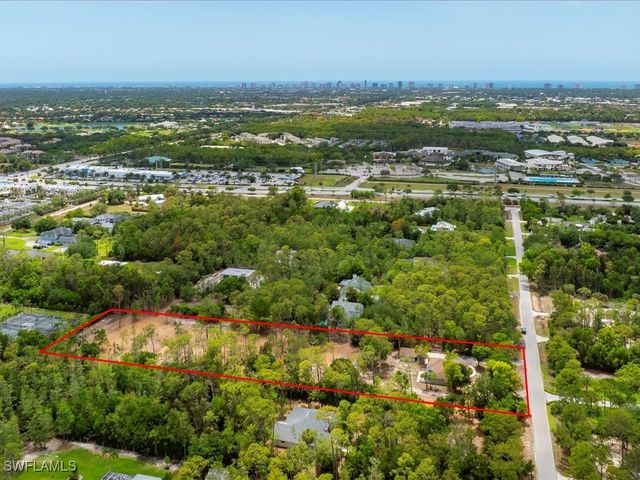 6940 Bottlebrush LN, Naples, FL 34109