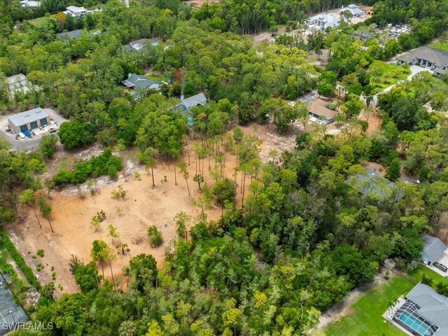 6940 Bottlebrush LN, Naples, FL 34109