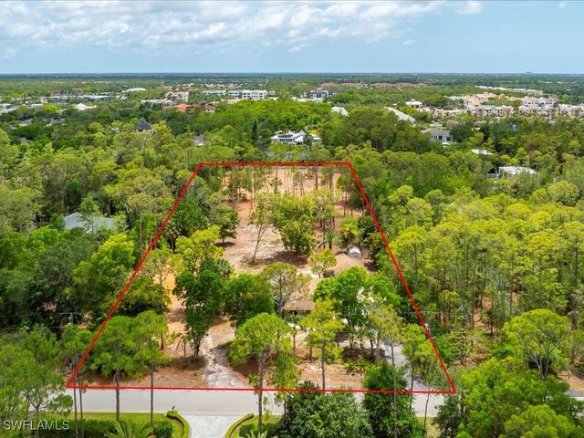 6940 Bottlebrush LN, Naples, FL 34109