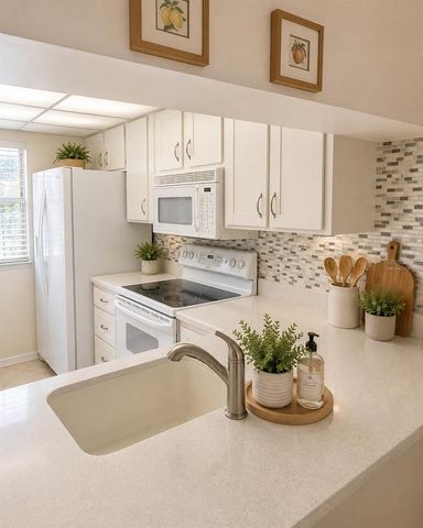 402 CERROMAR CIRCLE N 105, Venice, FL 34293