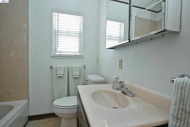 2082 Placer Drive, Castro Valley, CA 94578
