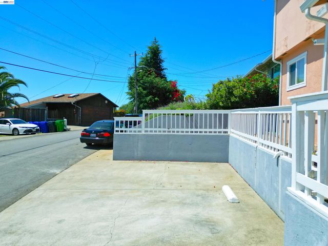 2082 Placer Drive, Castro Valley, CA 94578