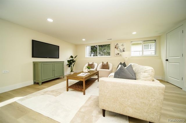 12253 Wheaton Drive, Sterling Heights, MI 48313