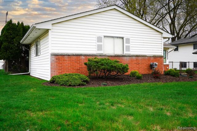 12253 Wheaton Drive, Sterling Heights, MI 48313