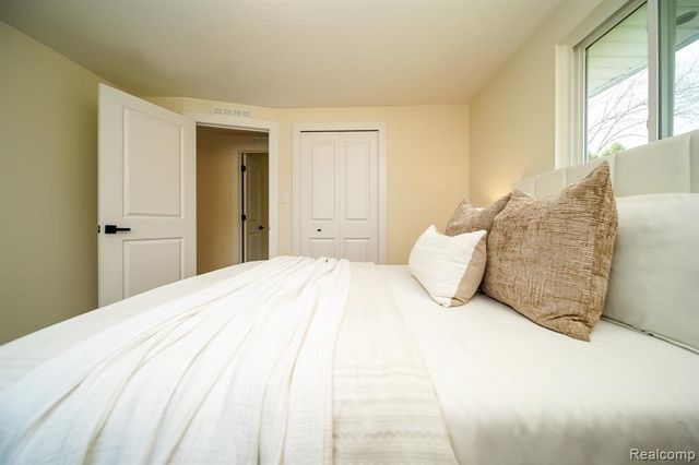 12253 Wheaton Drive, Sterling Heights, MI 48313