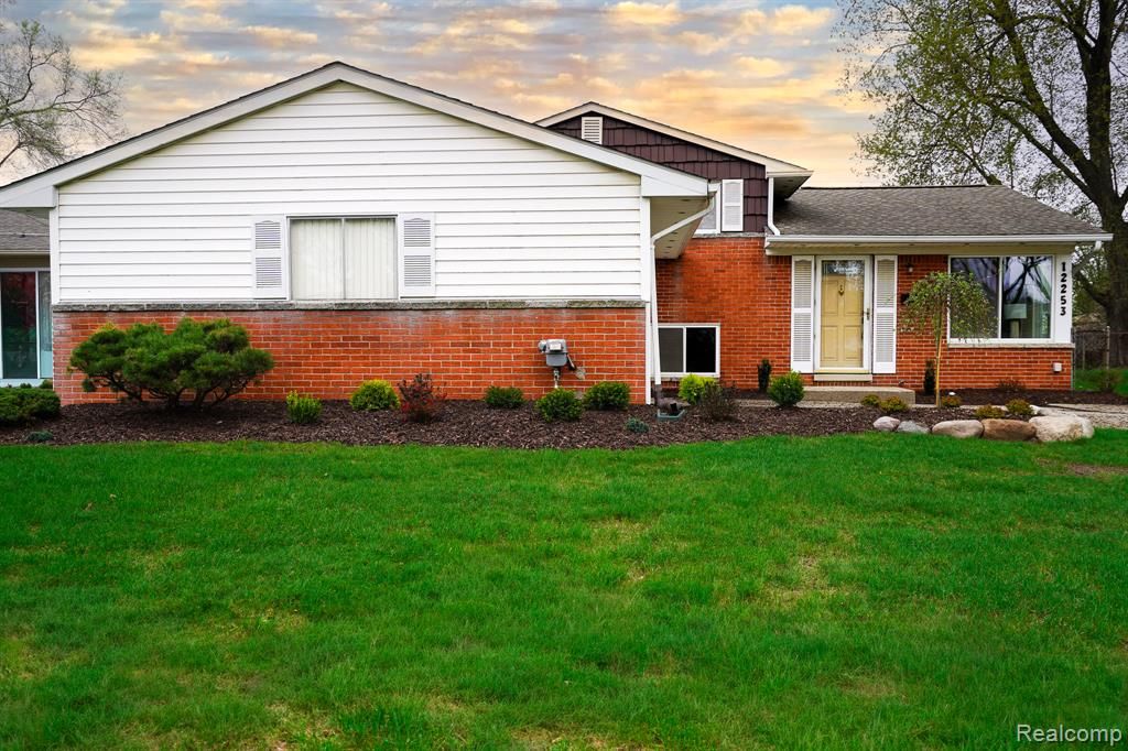 12253 Wheaton Drive, Sterling Heights, MI 48313