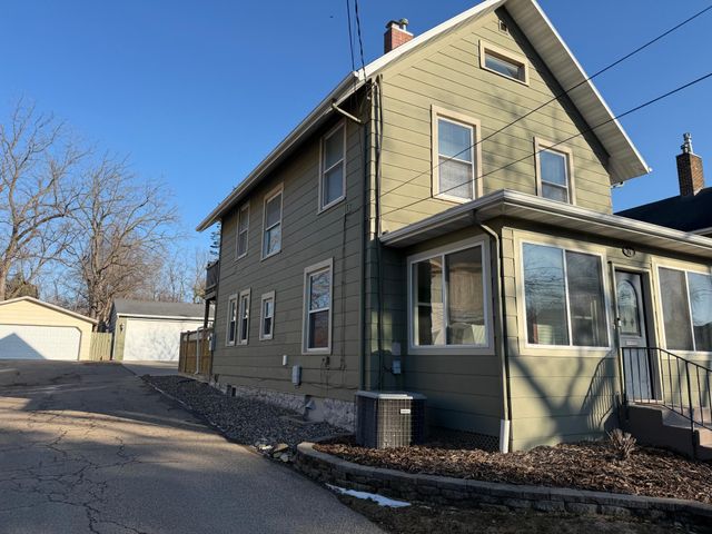 16 7th Avenue NE, Rochester, MN 55906