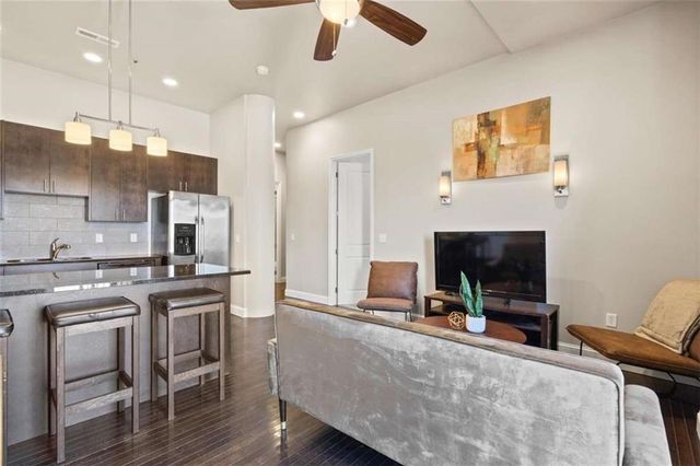 2940 Baltimore Avenue 1001, Kansas City, MO 64108