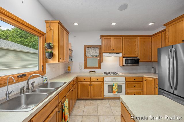 12189 White Pine Drive, Allendale, MI 49401