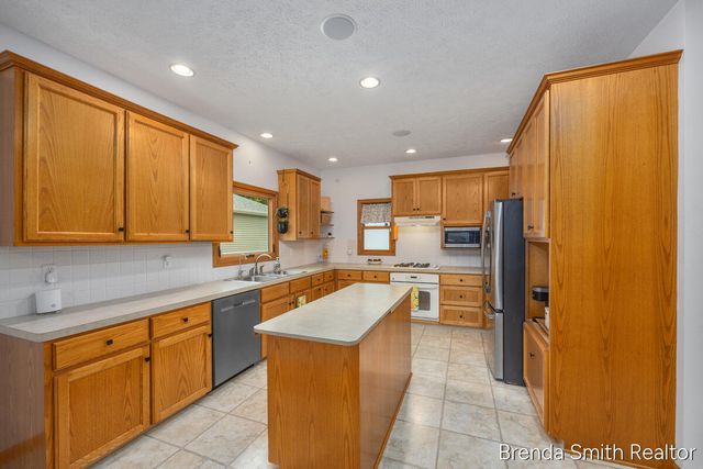 12189 White Pine Drive, Allendale, MI 49401
