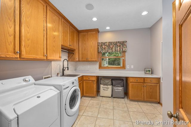12189 White Pine Drive, Allendale, MI 49401