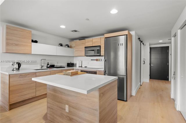 16385 Biscayne Blvd 2406, North Miami Beach, FL 33160