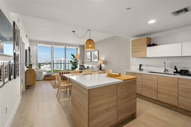 16385 Biscayne Blvd 2406, North Miami Beach, FL 33160