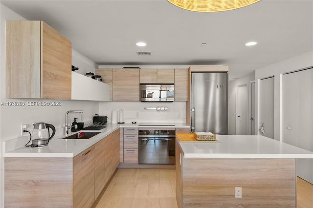 16385 Biscayne Blvd 2406, North Miami Beach, FL 33160