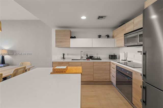 16385 Biscayne Blvd 2406, North Miami Beach, FL 33160