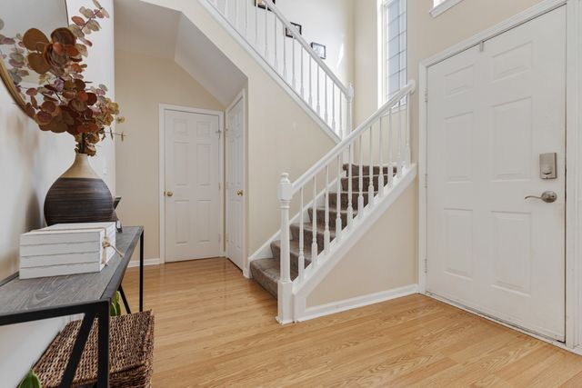 7 Elizabeth Court, Lake In The Hills, IL 60156