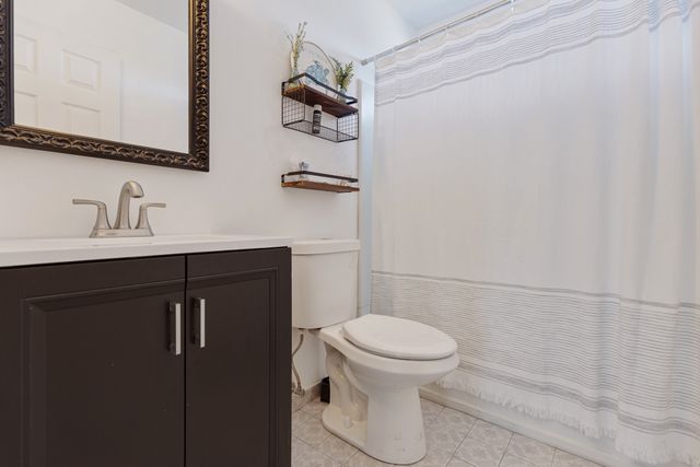 7 Elizabeth Court, Lake In The Hills, IL 60156