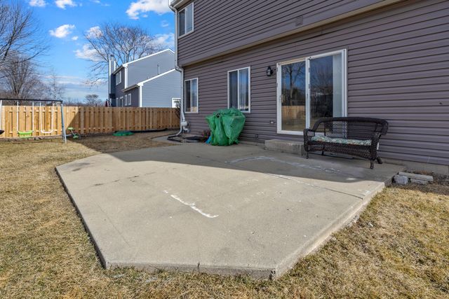 7 Elizabeth Court, Lake In The Hills, IL 60156