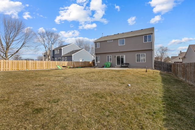 7 Elizabeth Court, Lake In The Hills, IL 60156