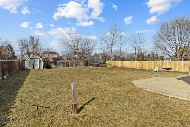 7 Elizabeth Court, Lake In The Hills, IL 60156