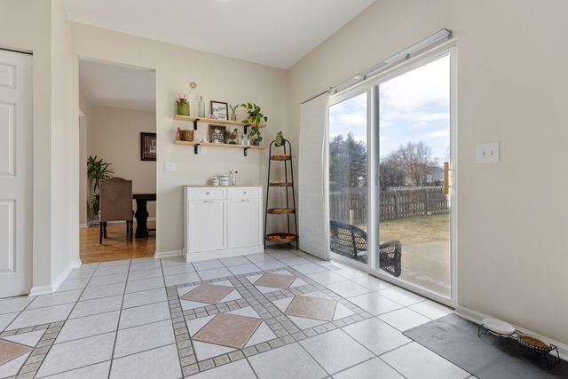 7 Elizabeth Court, Lake In The Hills, IL 60156