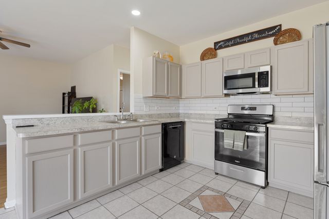 7 Elizabeth Court, Lake In The Hills, IL 60156