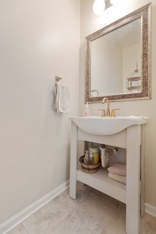 7 Elizabeth Court, Lake In The Hills, IL 60156