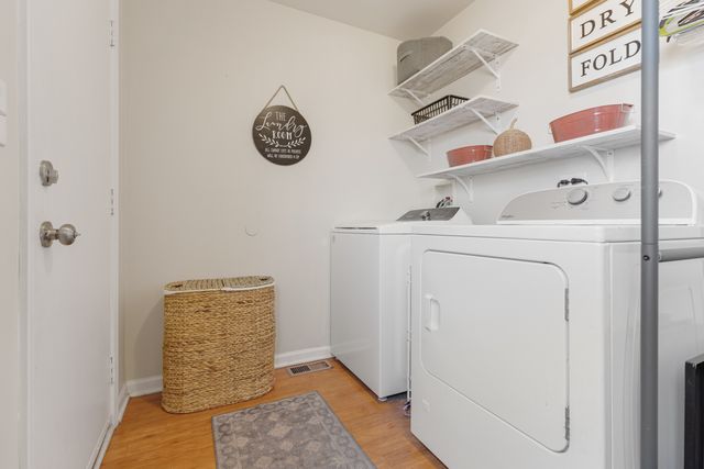 7 Elizabeth Court, Lake In The Hills, IL 60156