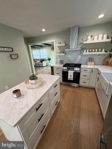 320 LOWELL AVE, Mount Ephraim, NJ 08059